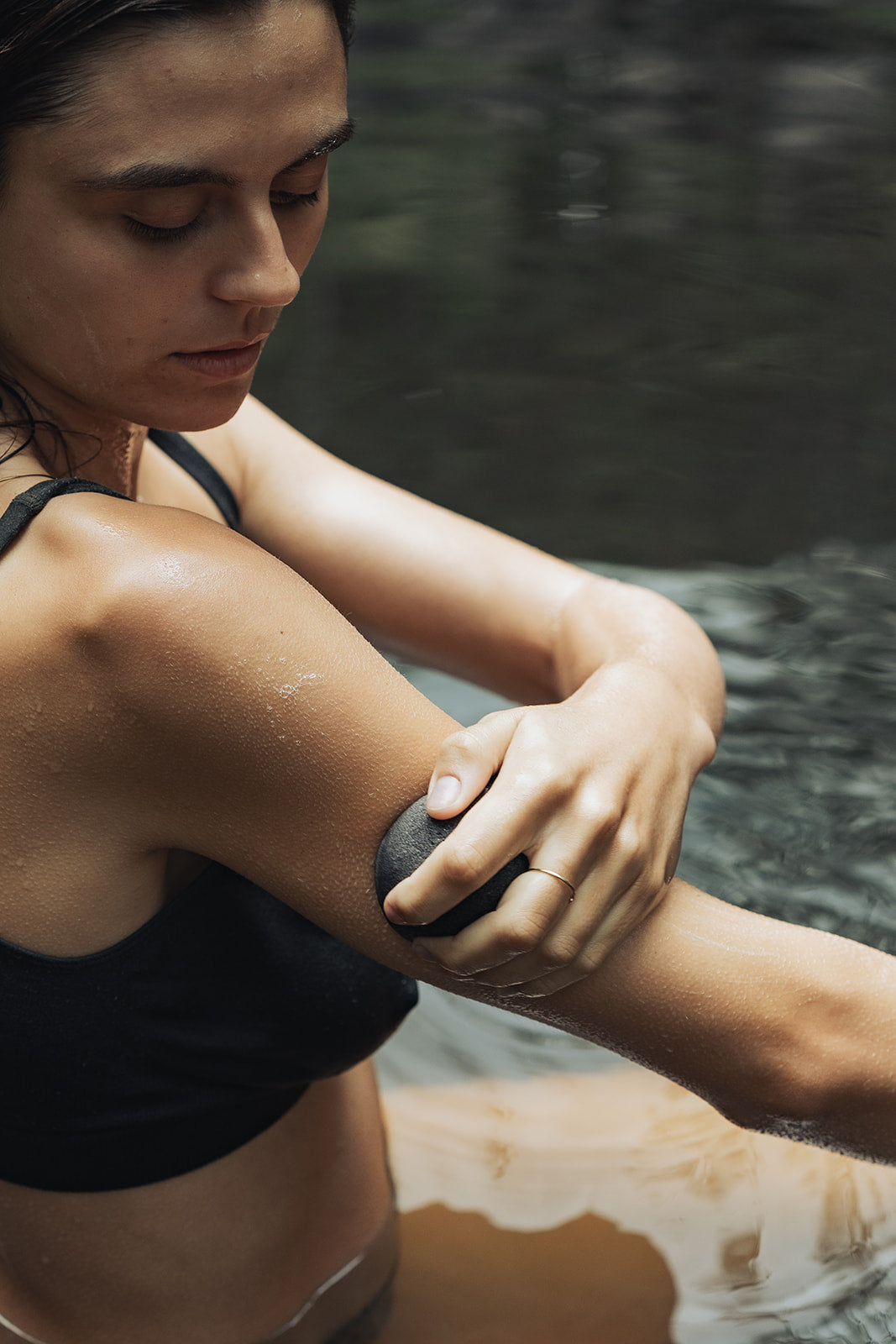 naked tallows konjac sponge using in waterfall for full body exfoliation